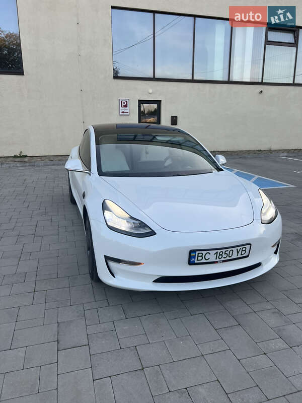 Седан Tesla Model 3 2018 в Стрию