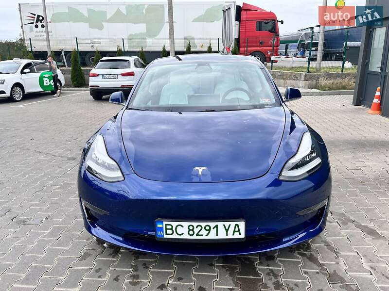 Седан Tesla Model 3 2019 в Львові