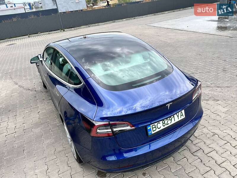 Седан Tesla Model 3 2019 в Львові