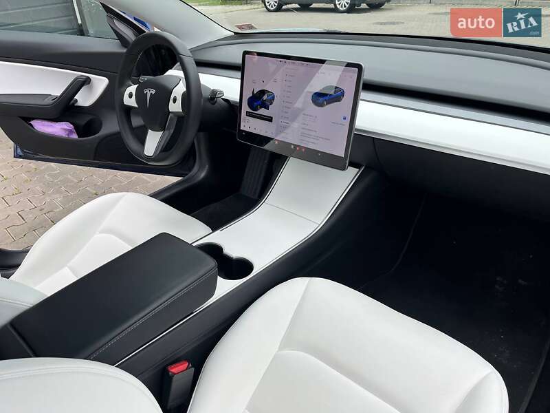 Седан Tesla Model 3 2019 в Львові