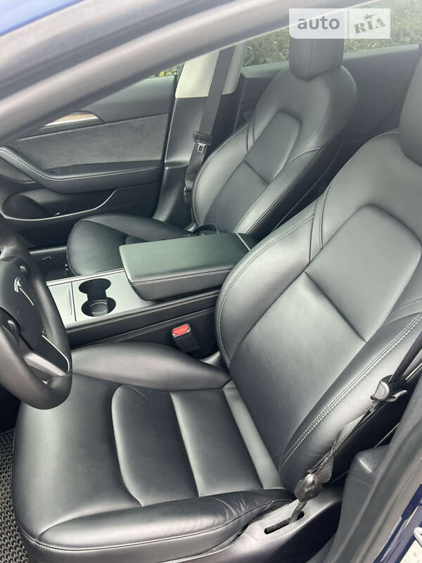 Седан Tesla Model 3 2022 в Львові