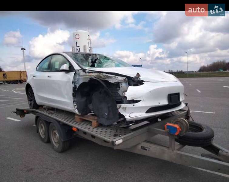 Седан Tesla Model 3 2020 в 