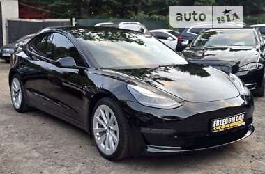 Седан Tesla Model 3 2022 в Львове