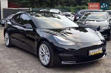 Седан Tesla Model 3 2022 в Львове