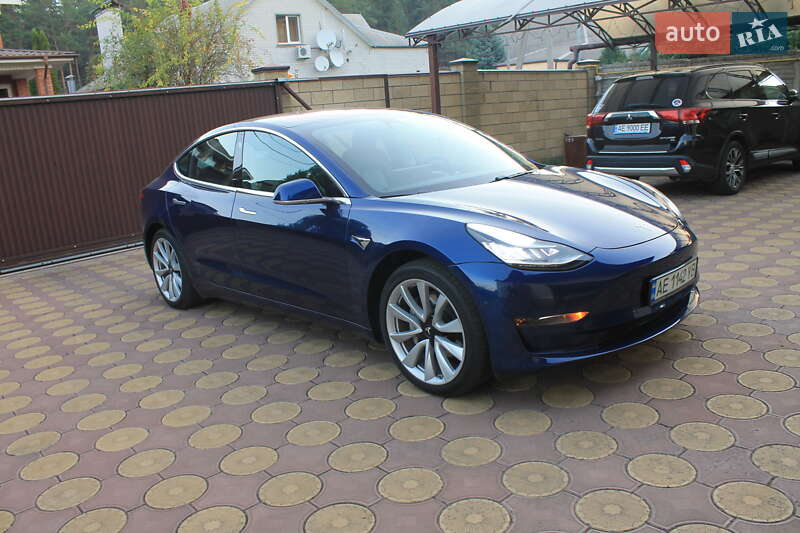 Седан Tesla Model 3 2018 в Дніпрі