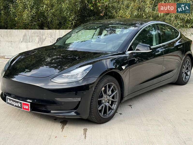 Седан Tesla Model 3 2020 в 