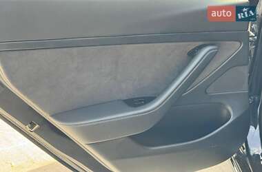 Седан Tesla Model 3 2020 в 