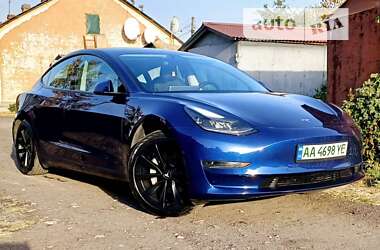 Седан Tesla Model 3 2022 в Полтаві