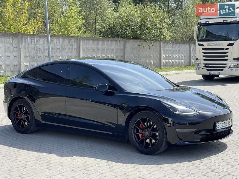 Седан Tesla Model 3 2021 в Львове