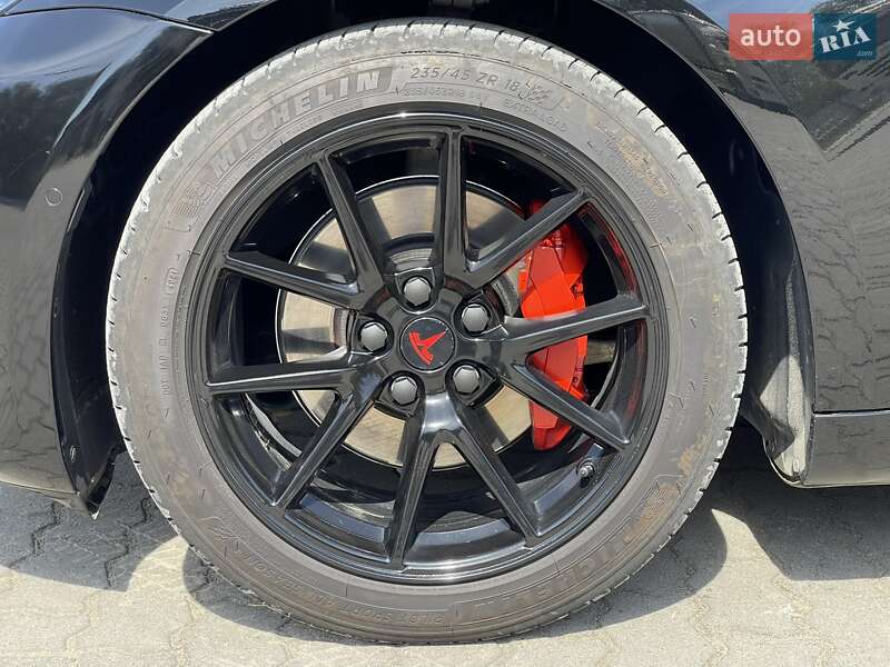 Седан Tesla Model 3 2021 в Львове