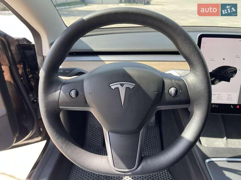 Седан Tesla Model 3 2021 в Львове