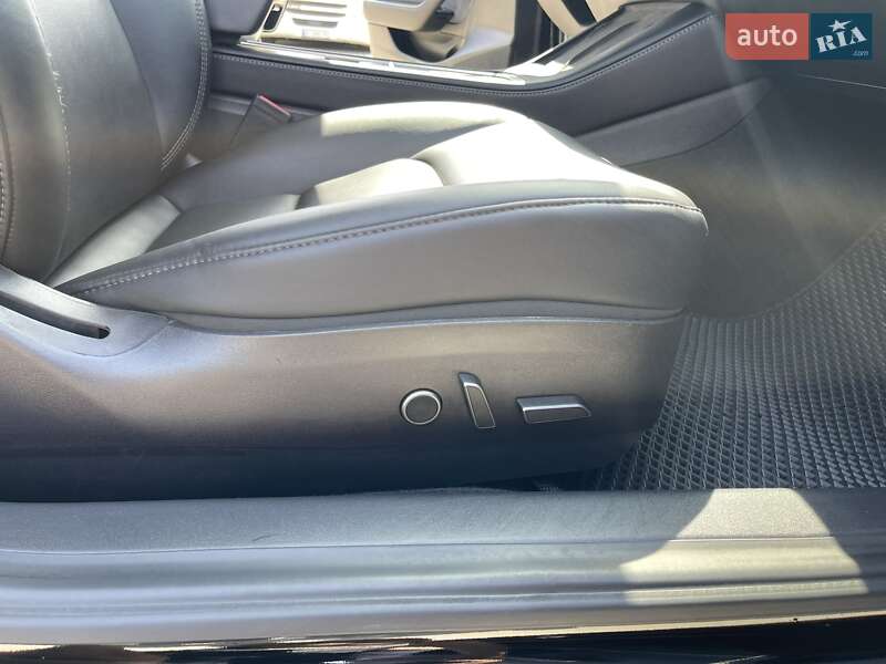Седан Tesla Model 3 2021 в Львове