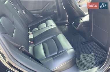 Седан Tesla Model 3 2021 в 