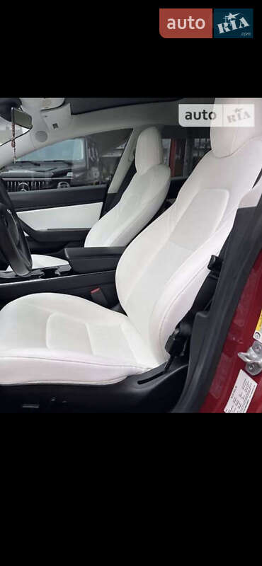 Седан Tesla Model 3 2019 в Львові