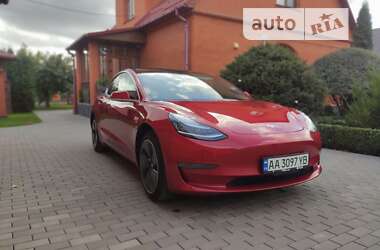 Седан Tesla Model 3 2018 в Рокитному