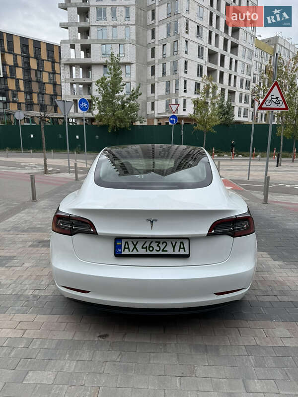 Седан Tesla Model 3 2023 в Киеве