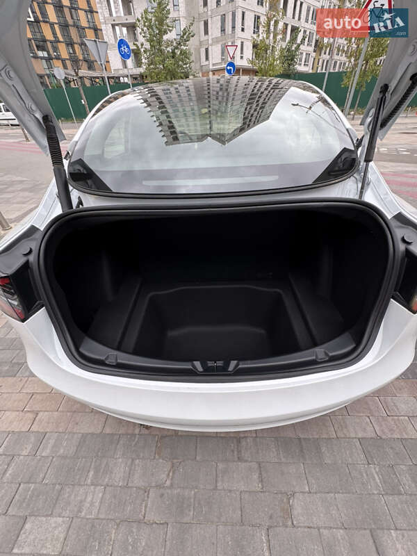 Седан Tesla Model 3 2023 в Киеве