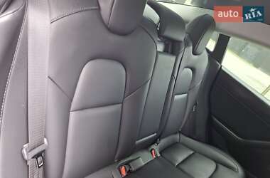 Седан Tesla Model 3 2020 в 