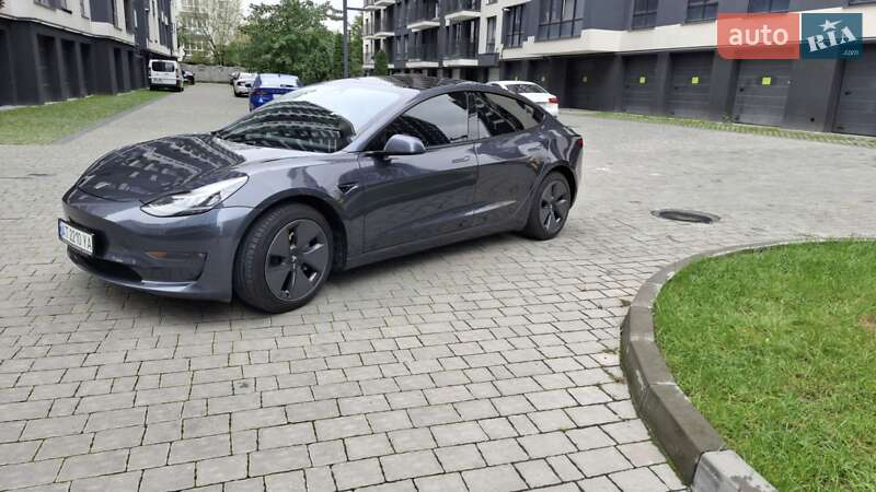 Седан Tesla Model 3 2020 в Івано-Франківську