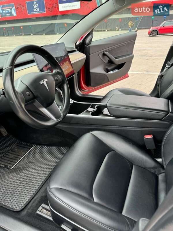 Седан Tesla Model 3 2019 в Киеве