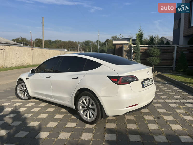 Седан Tesla Model 3 2021 в Стрию