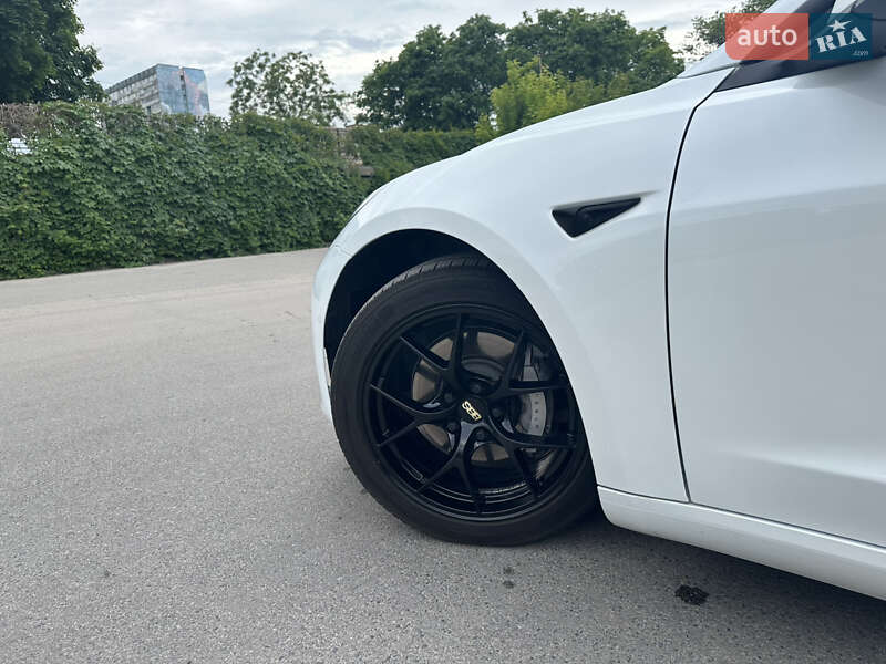Седан Tesla Model 3 2021 в Днепре