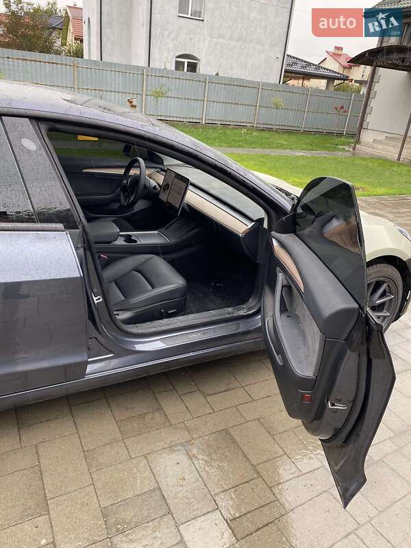 Седан Tesla Model 3 2023 в Києві