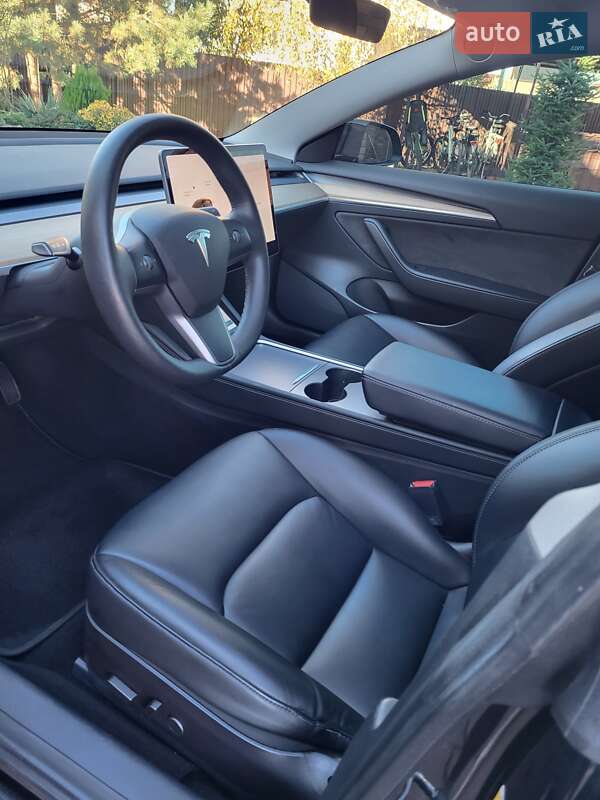 Седан Tesla Model 3 2021 в Луцьку