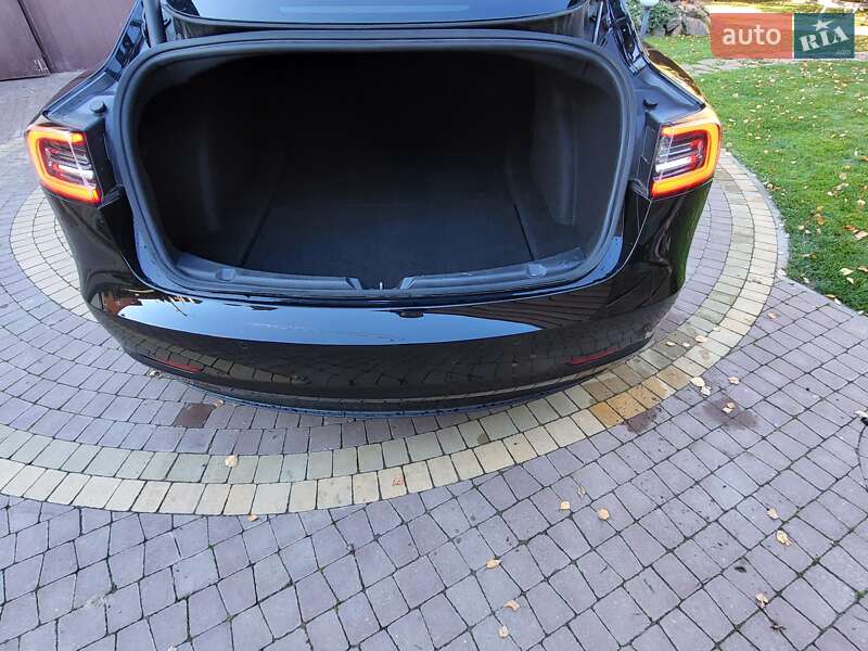 Седан Tesla Model 3 2021 в Луцьку