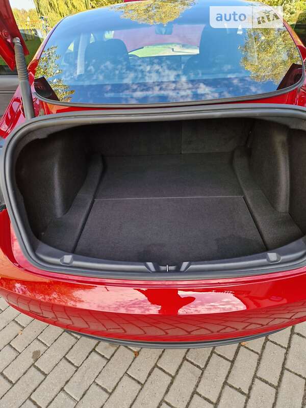 Седан Tesla Model 3 2021 в Рівному