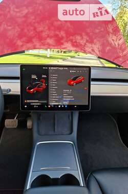 Седан Tesla Model 3 2021 в 