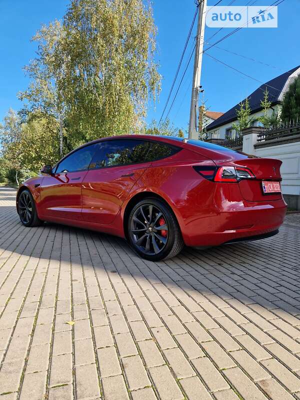 Седан Tesla Model 3 2021 в 