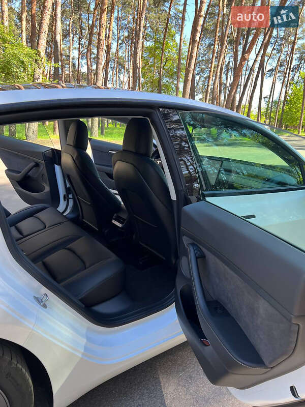Седан Tesla Model 3 2021 в Черкасах