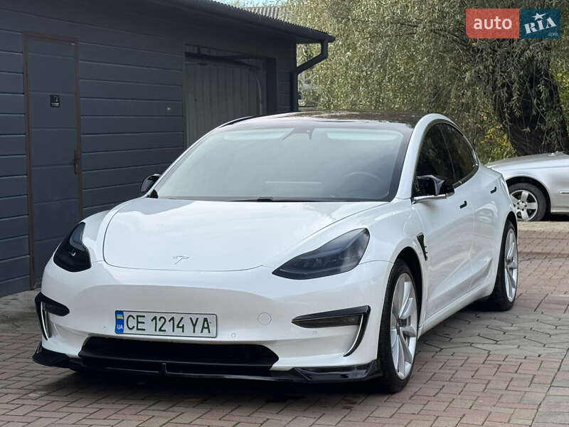 Седан Tesla Model 3 2019 в Черновцах