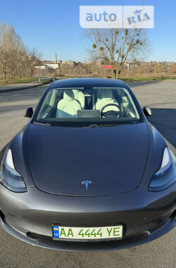 Седан Tesla Model 3 2021 в 