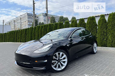 Седан Tesla Model 3 2020 в Черкассах