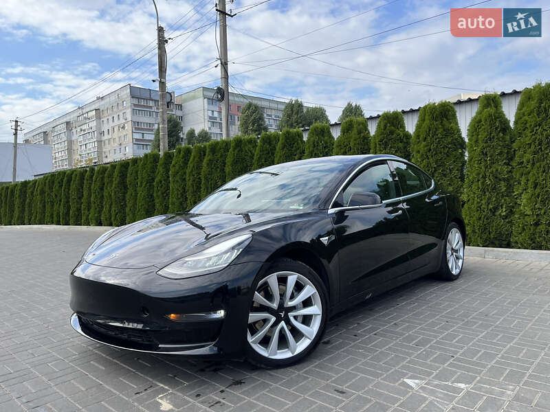 Седан Tesla Model 3 2020 в 