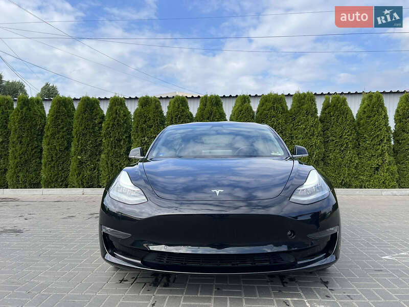 Седан Tesla Model 3 2020 в Черкассах