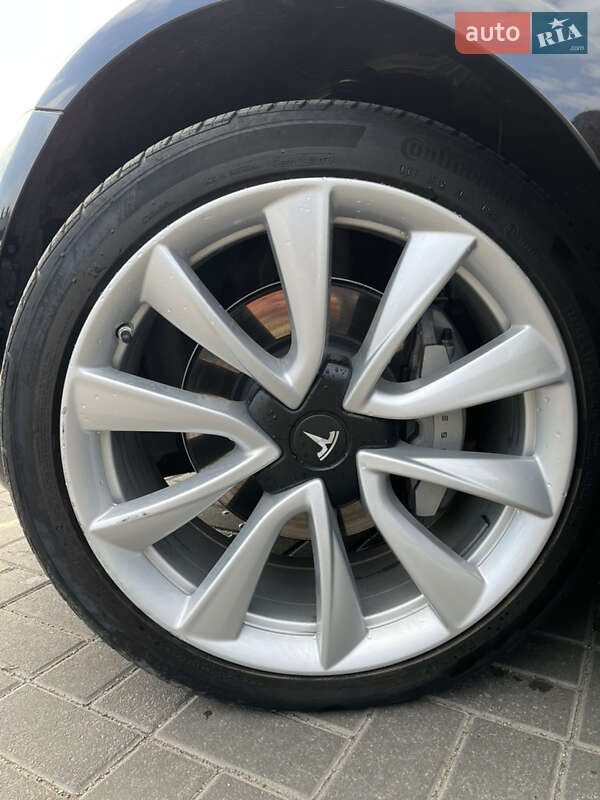 Седан Tesla Model 3 2020 в Черкассах