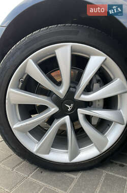 Седан Tesla Model 3 2020 в 
