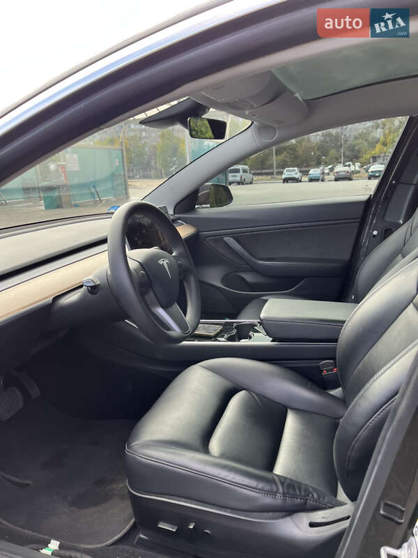 Седан Tesla Model 3 2020 в Черкассах