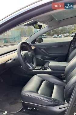 Седан Tesla Model 3 2020 в 