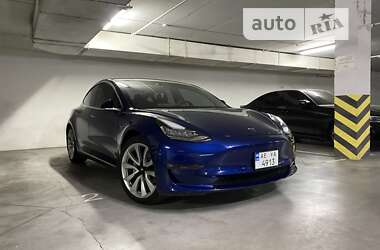 Седан Tesla Model 3 2018 в Дніпрі