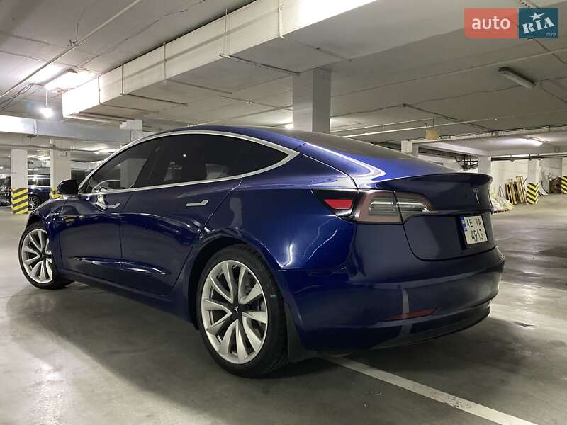 Седан Tesla Model 3 2018 в Дніпрі