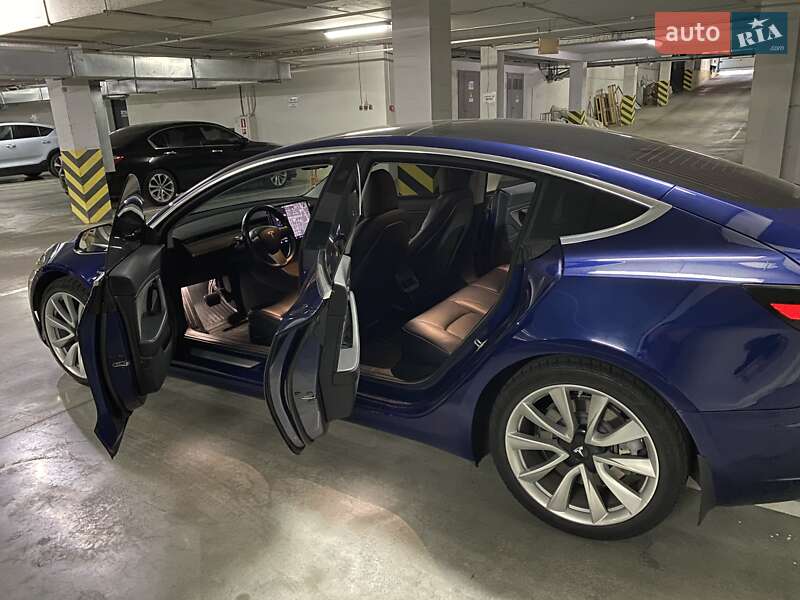 Седан Tesla Model 3 2018 в Дніпрі