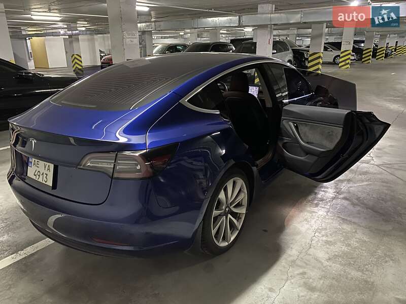 Седан Tesla Model 3 2018 в Дніпрі