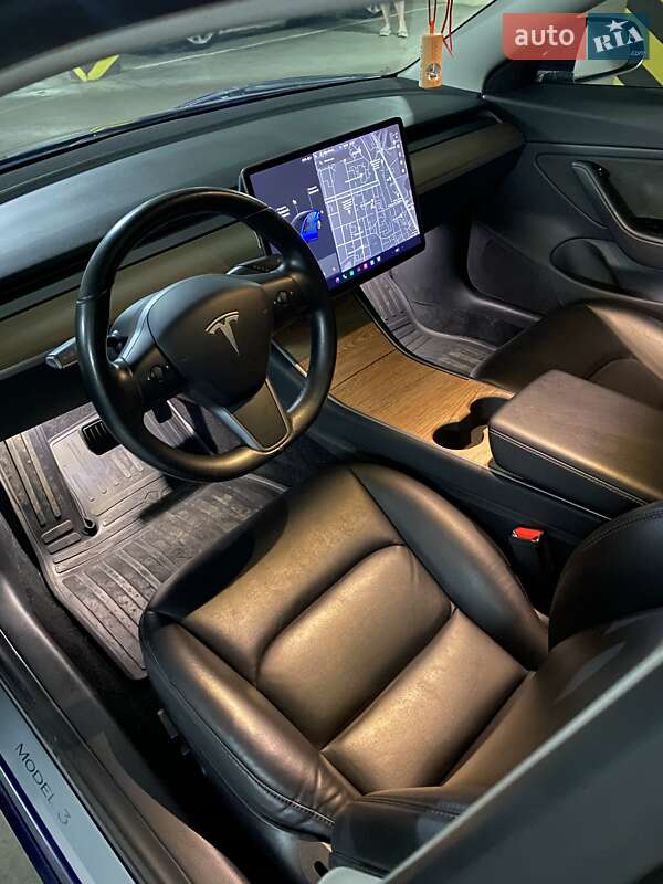 Седан Tesla Model 3 2018 в Дніпрі