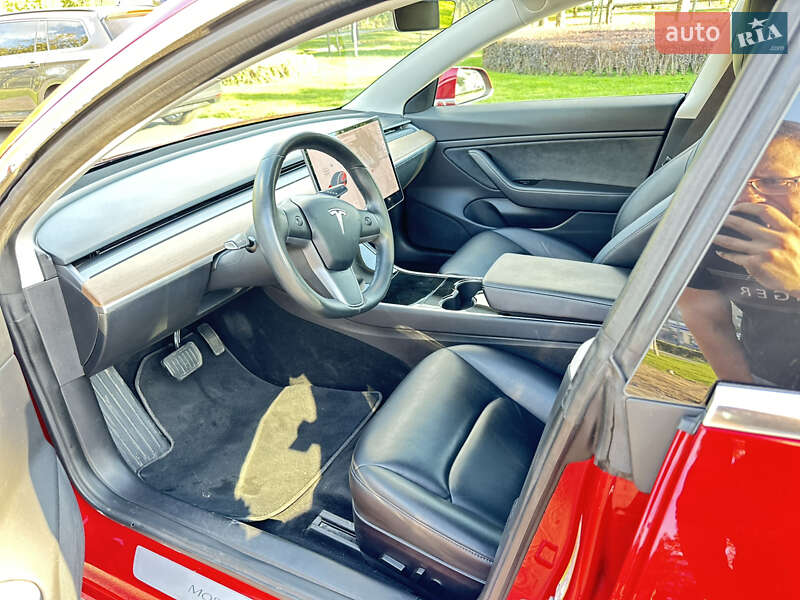 Седан Tesla Model 3 2018 в Дніпрі