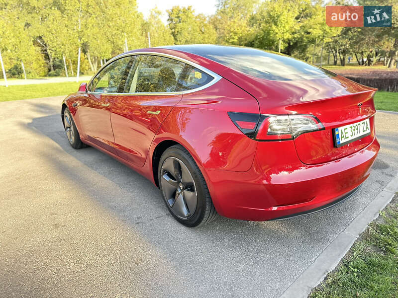 Седан Tesla Model 3 2018 в Дніпрі