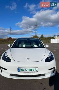 Седан Tesla Model 3 2021 в Рівному